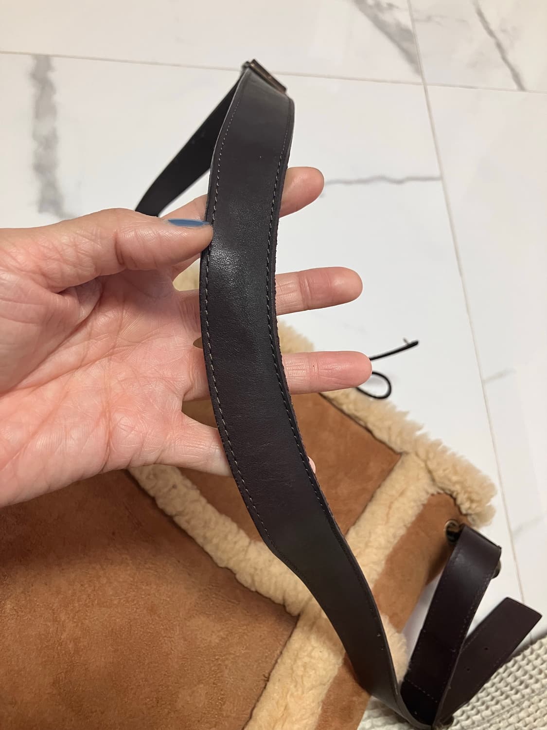 Y2K UGG 어그 크로스백 숄더백 양털가방 상품이미지3