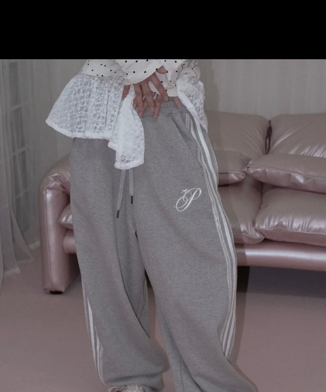 프렌다 HEART LACE APPLIQUE SWEAT WIDE PANTS 상품이미지1