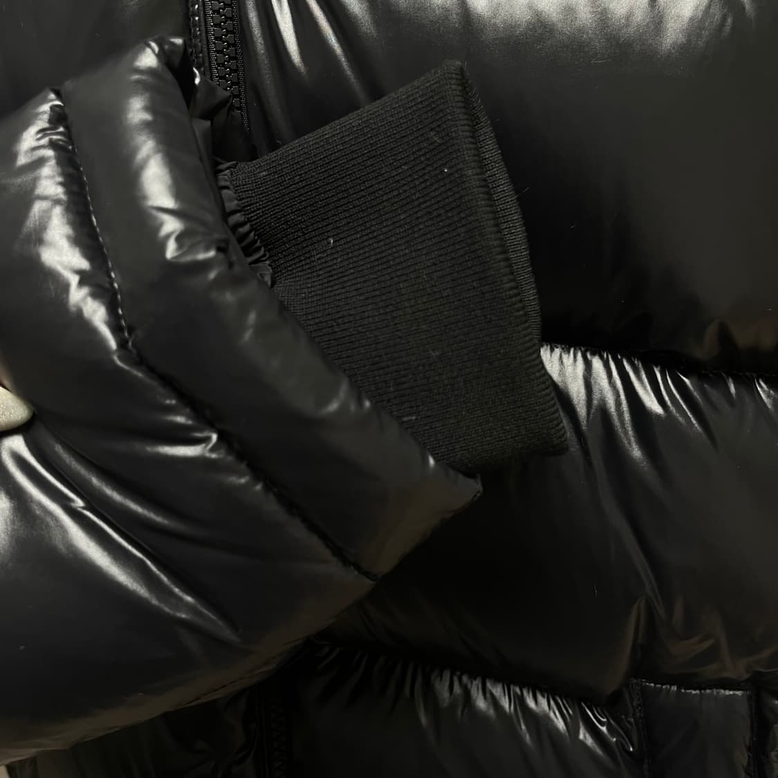 무탠다스 유광 블랙 다운 자켓  상품이미지2