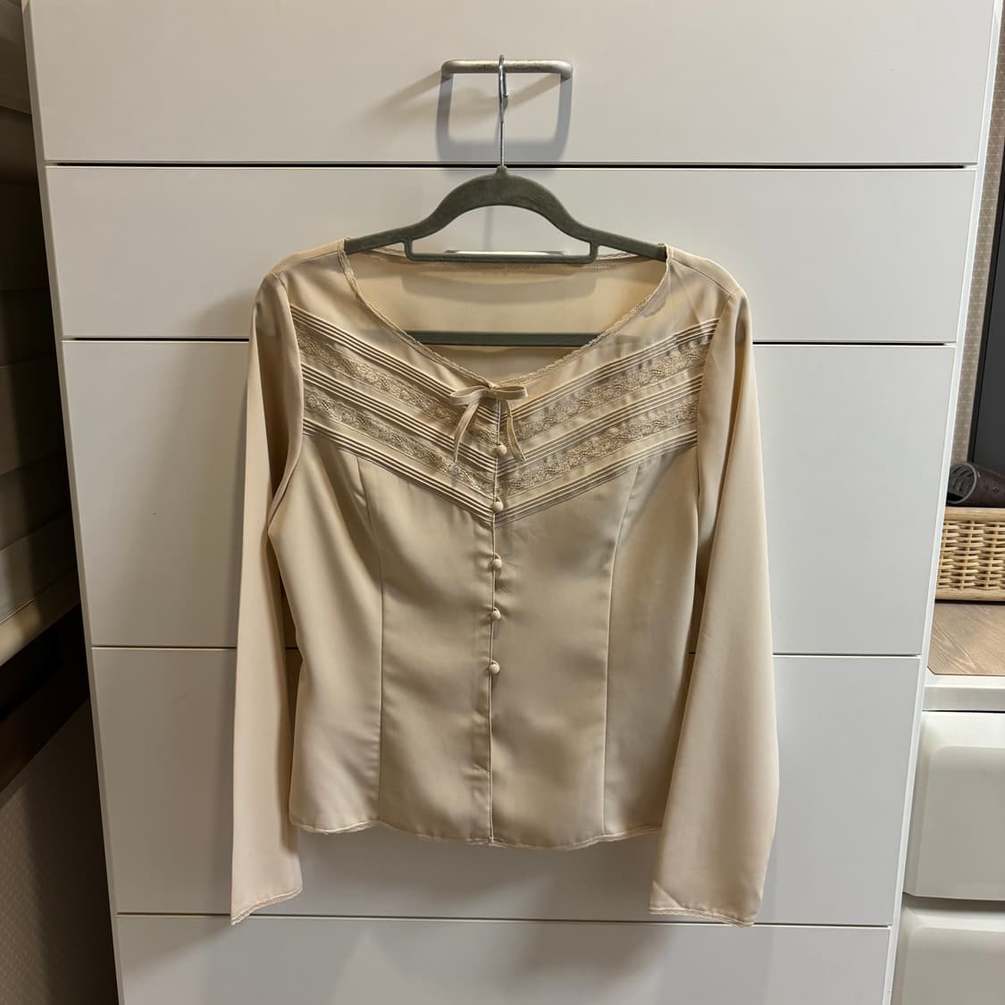 ketty 베이지 실크st 레이스 장식 블라우스 상품이미지2