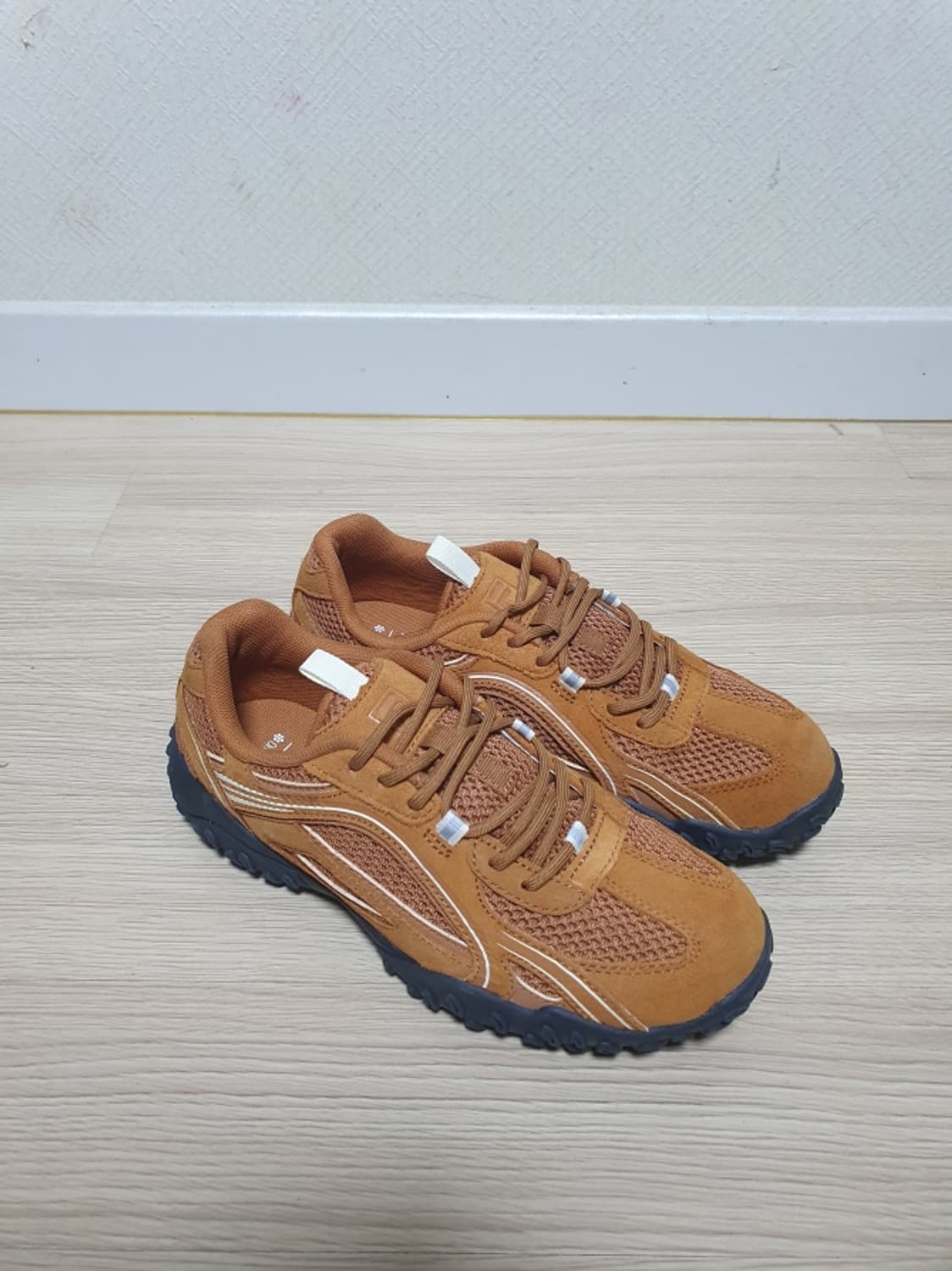 휠라 에샤페 LX 카멜 스니커즈 250 상품이미지2