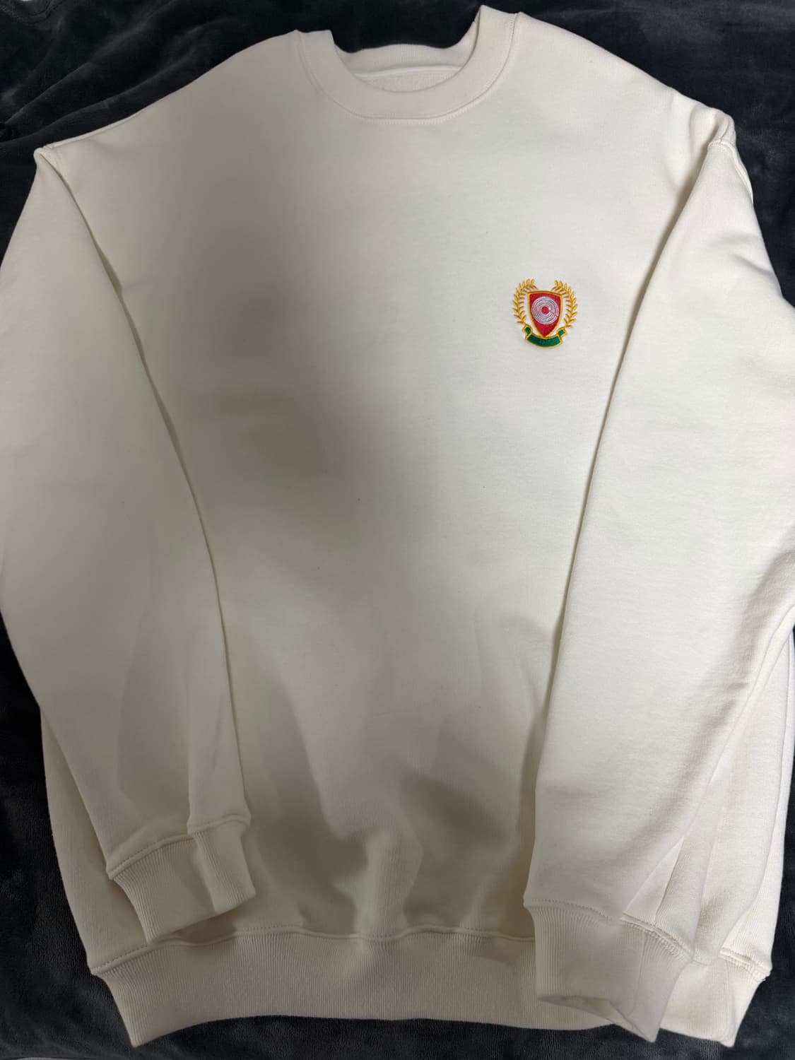 YEEZY SEASON 5 CALABASAS EMBLEM CREWNECK 상품이미지2