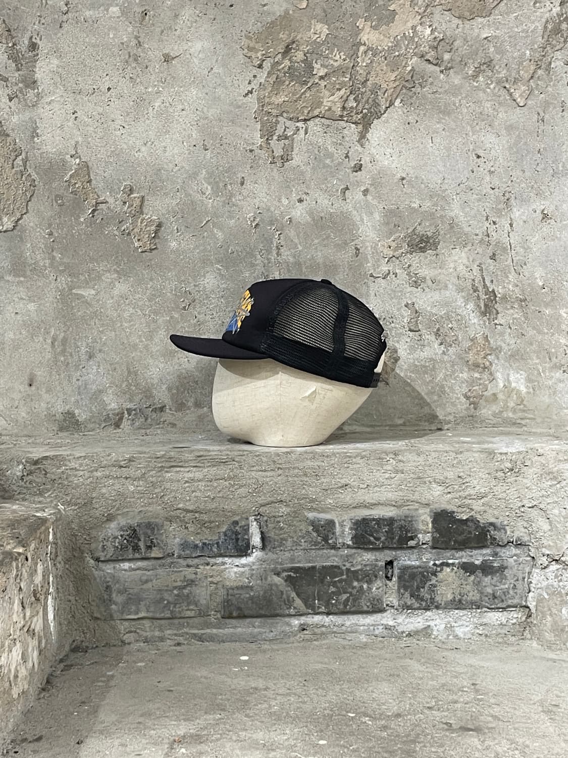 슈프림 x 이라크 아크 22F/W 블랙 5-패널 메쉬 캡 상품이미지3