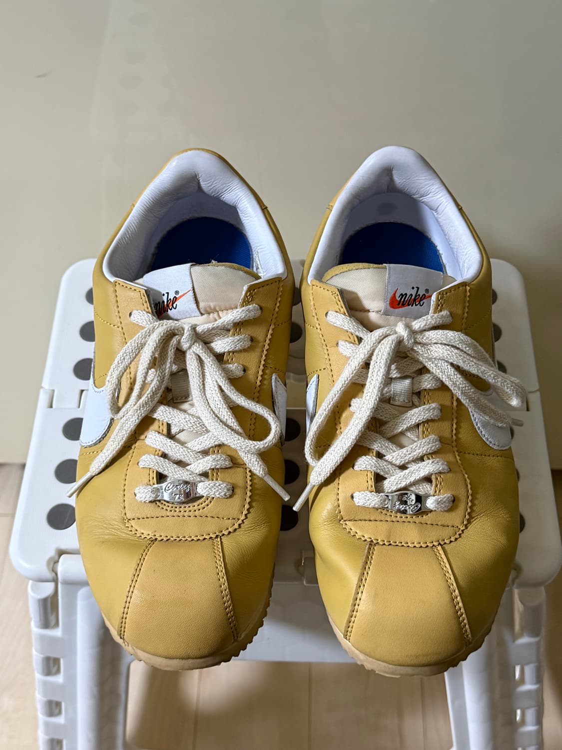 나이키 코르테즈 23 SE 위트 골드 270 상품이미지6