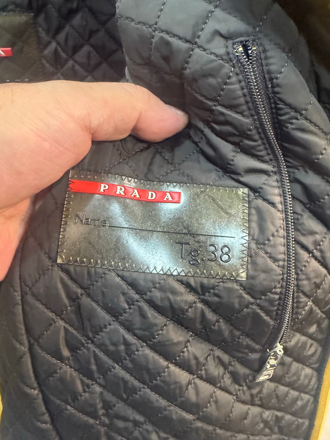 38/55-66 정품 프라다 패딩조끼 팝니다 상품이미지3