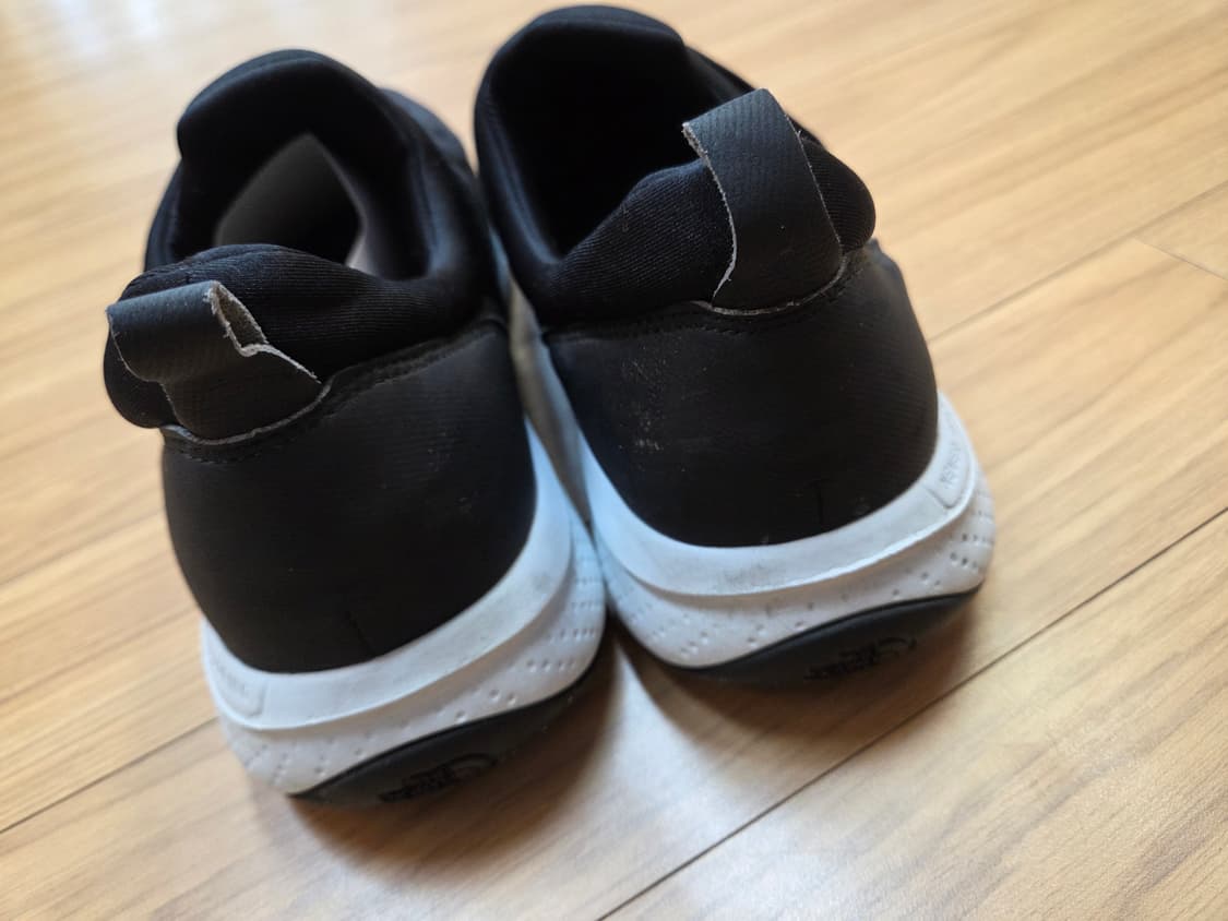 노스페이스 뮬 슬립온 블랙 색상 280mm입니다. 슬립온 스타일이라 신고 상품이미지3