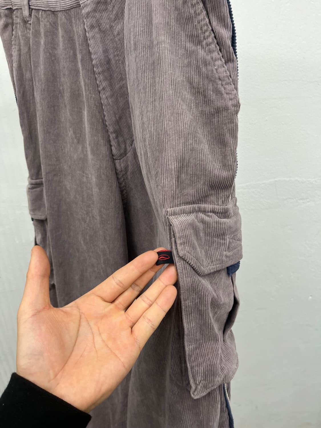 33) OLD VANS CORDUROY CARGO PANTS 상품이미지3