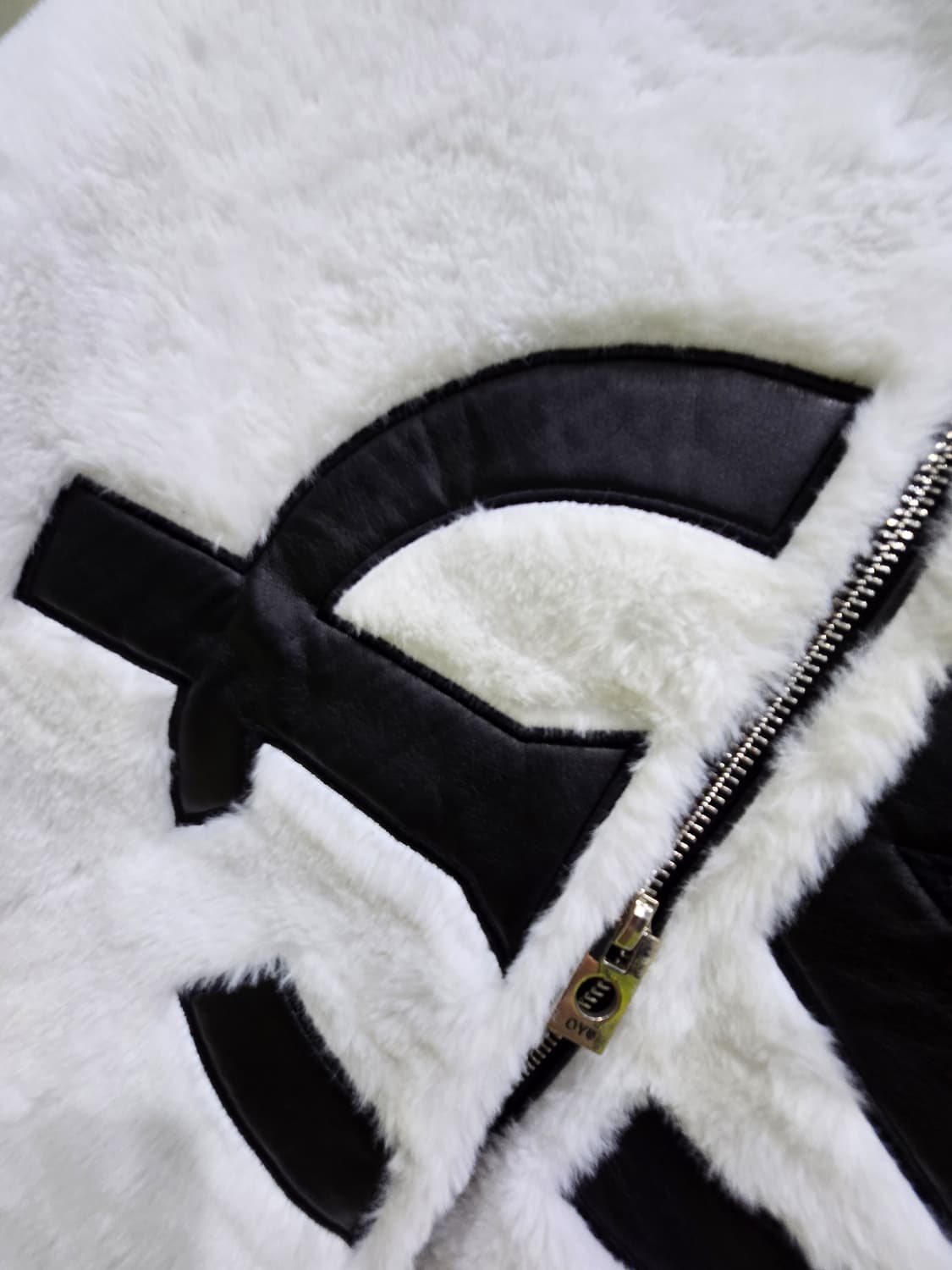 유니크한 화이트 퍼 자켓 상품이미지5