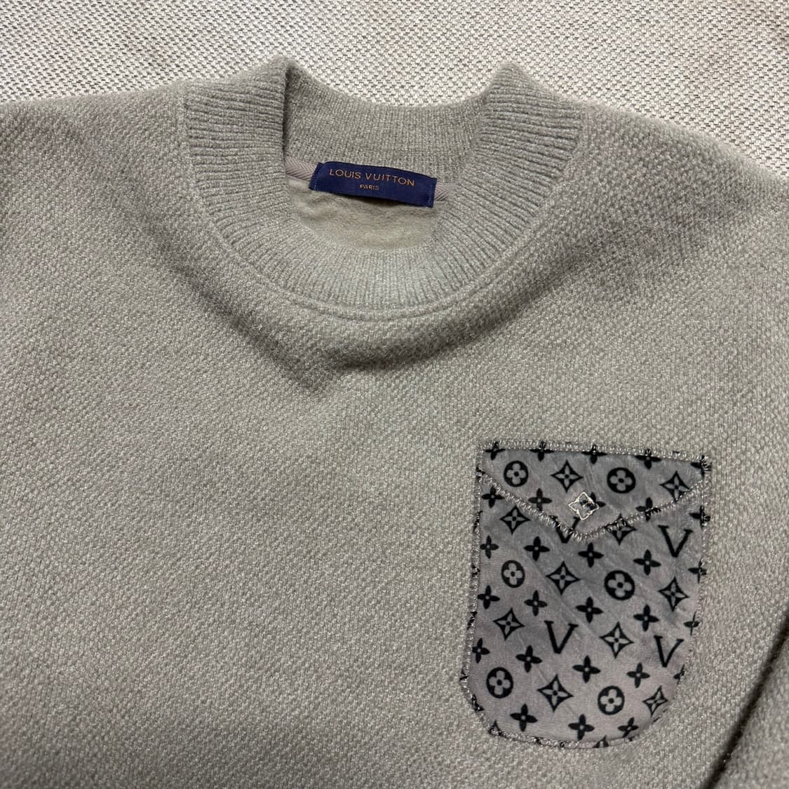 루이비통 포켓 긴팔 니트 상품이미지2