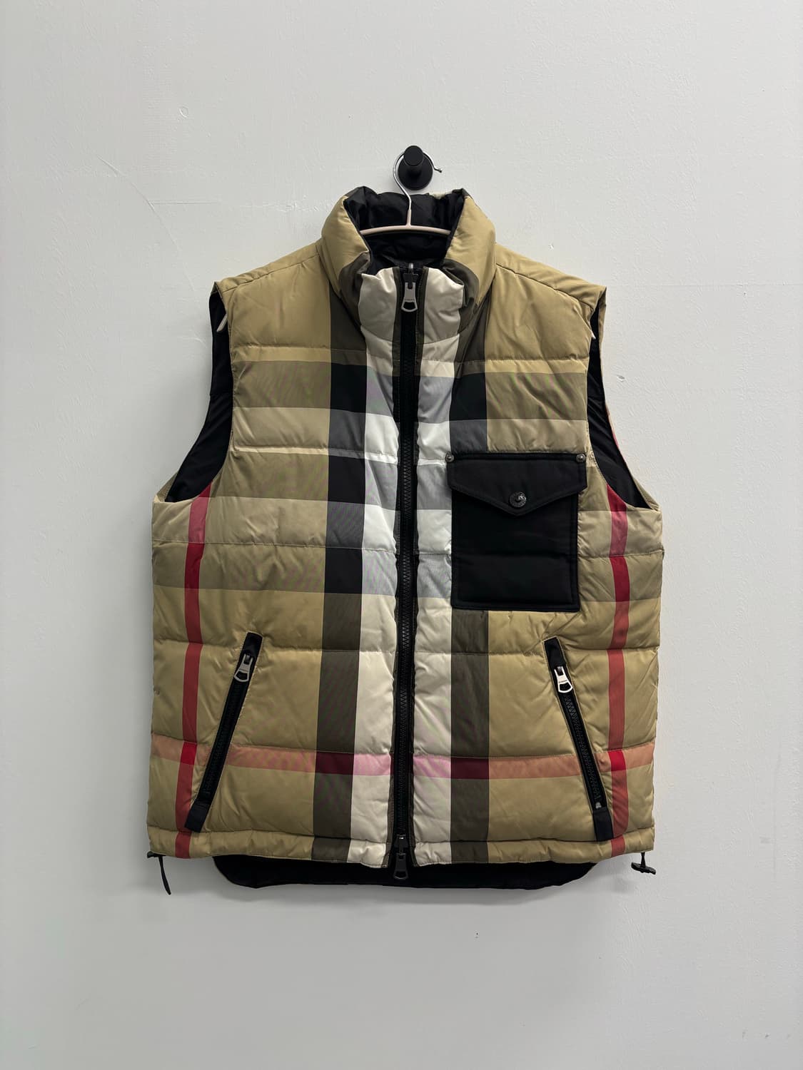 버버리(BURBERRY) 리버시블 체크 & 블랙 패딩 베스트 상품이미지1