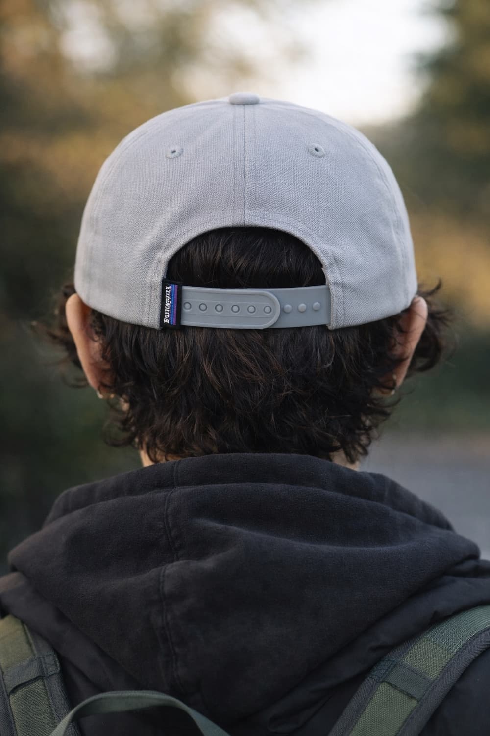 Patagonia 파타고니아 P-6 로고 클래식 볼캡 (라이트 그레이) 상품이미지2