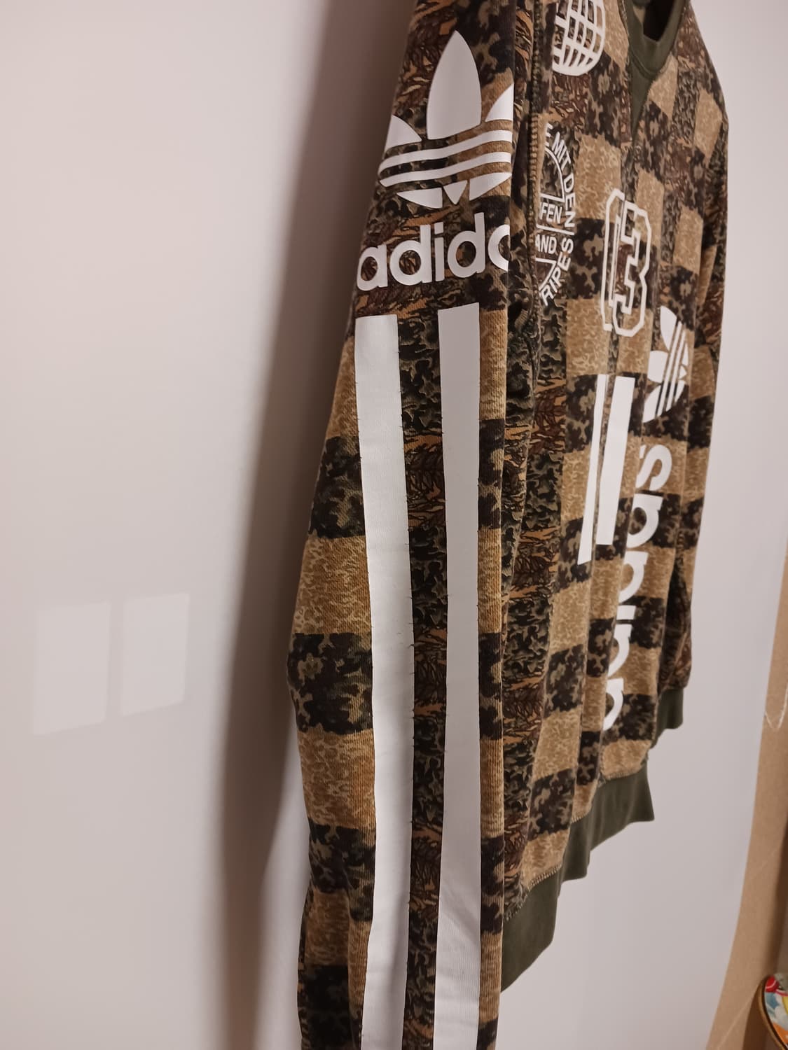아디다스 카모 맨투맨 상품이미지3