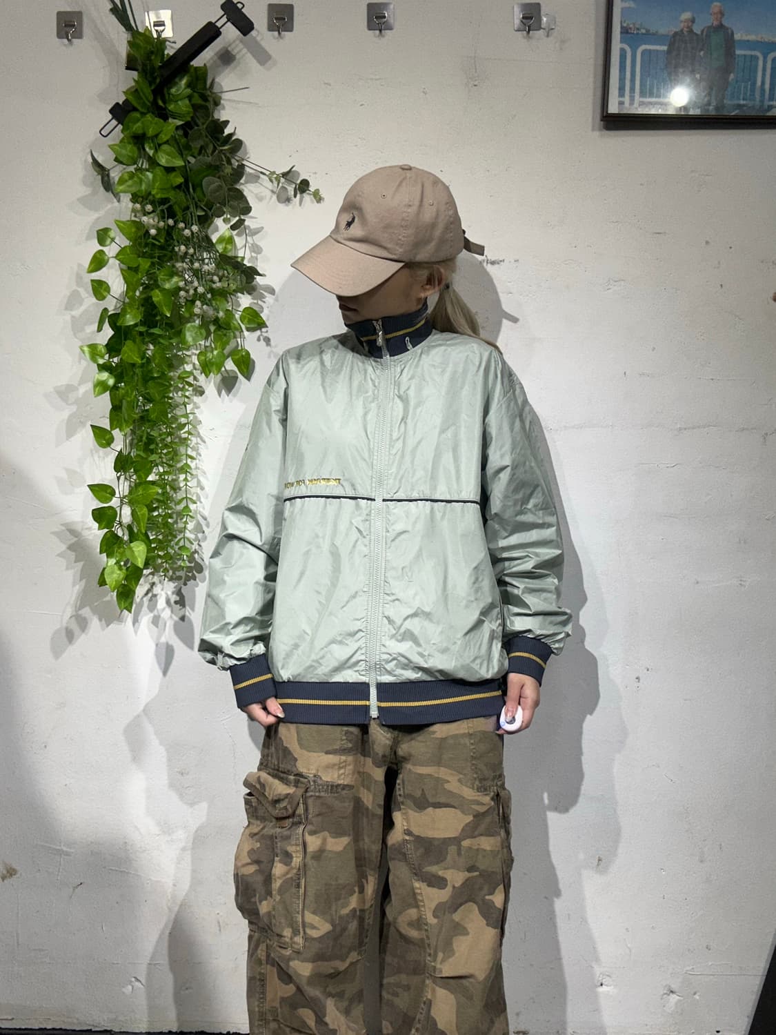 아식스 라이트 그린 오버핏 바람막이 자켓  상품이미지2