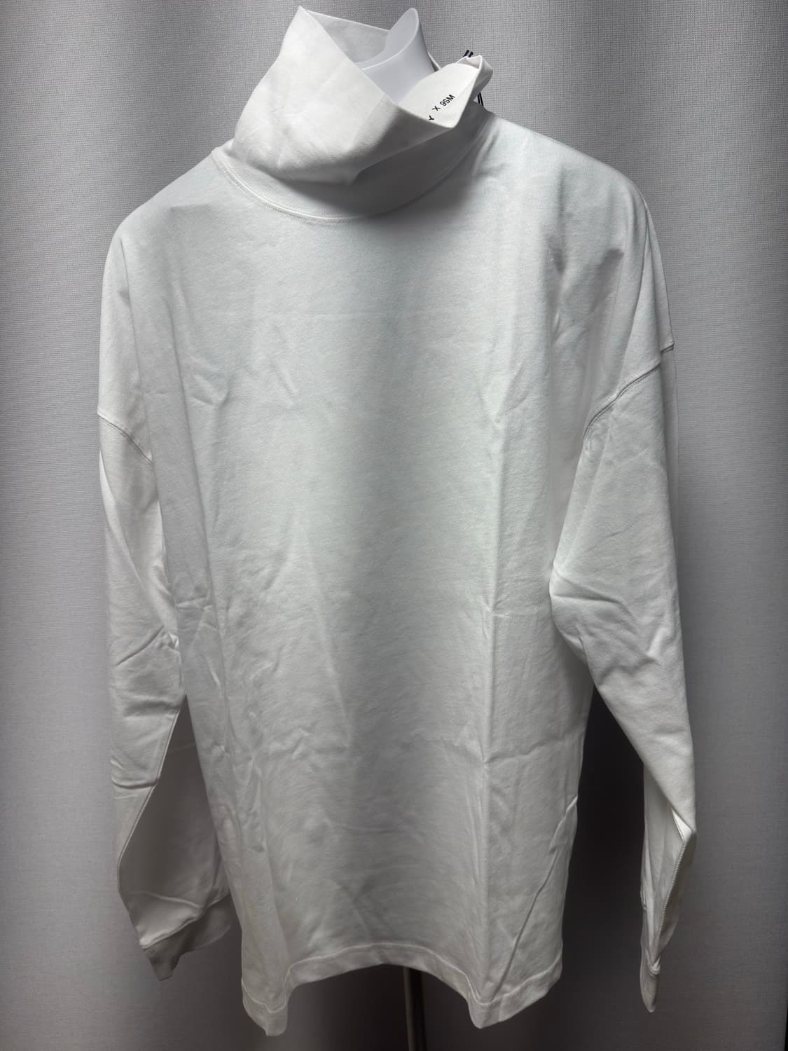 [L]alyx 화이트 롱슬리브 롤 넥 티 상품이미지1