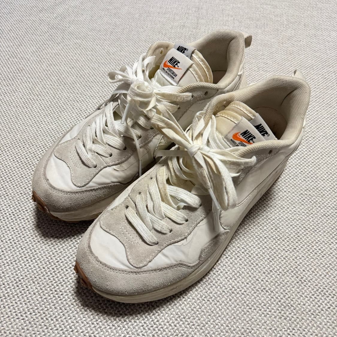 나이키 x 사카이 베이퍼와플 화이트 앤 검 상품이미지1