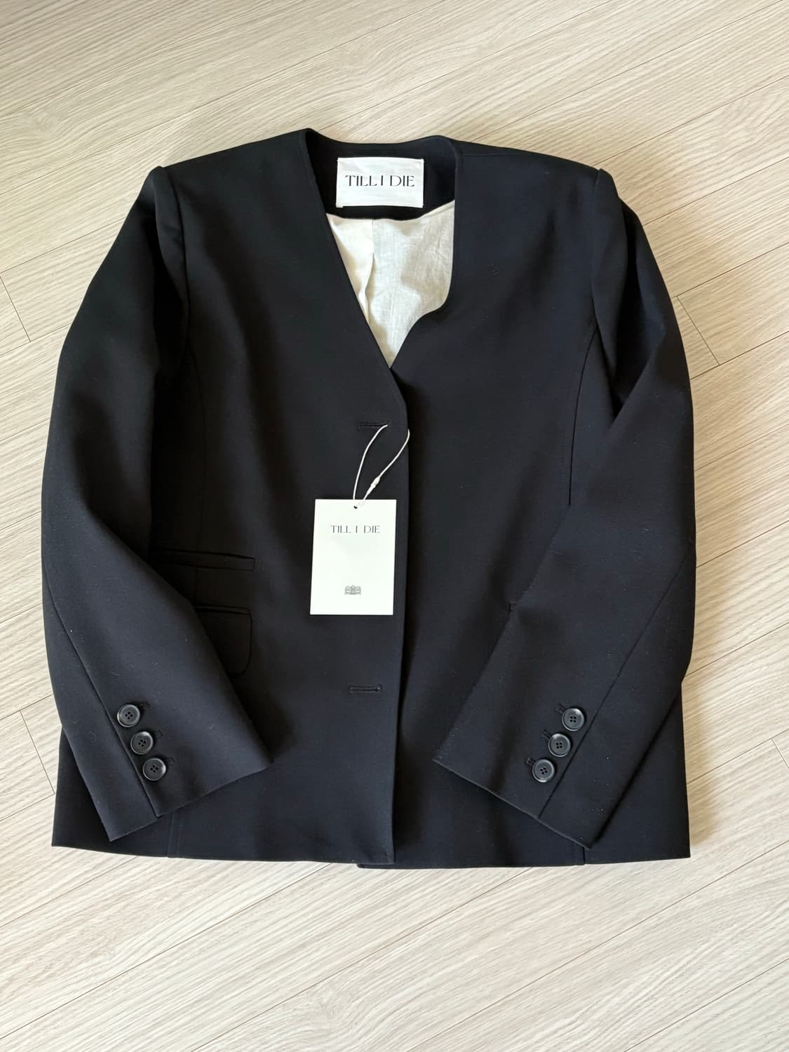 새상품) 틸아이다이 카라리스 자켓 블랙  상품이미지1