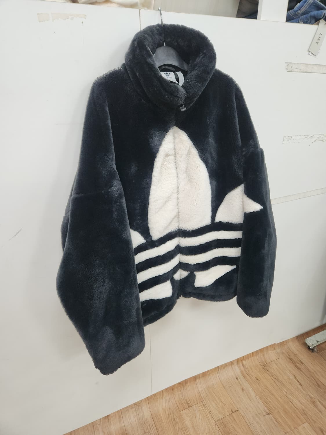 아디다스 빅 트레포일 퍼 자켓 (M) 오버핏 상품이미지3