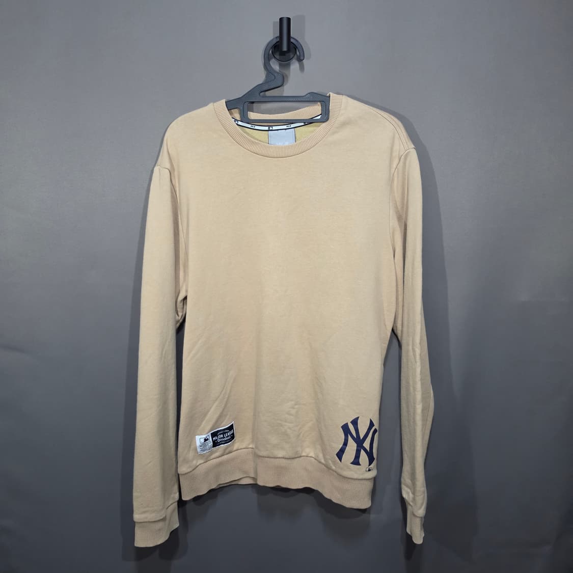 MLB 뉴욕 양키스 맨투맨 베이지 상품이미지1