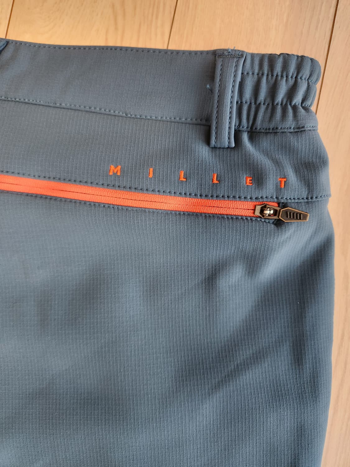 밀레 아웃도어 등산 바지 사이즈84 

약기모에요

지퍼 줄 빼버렸어요  상품이미지7