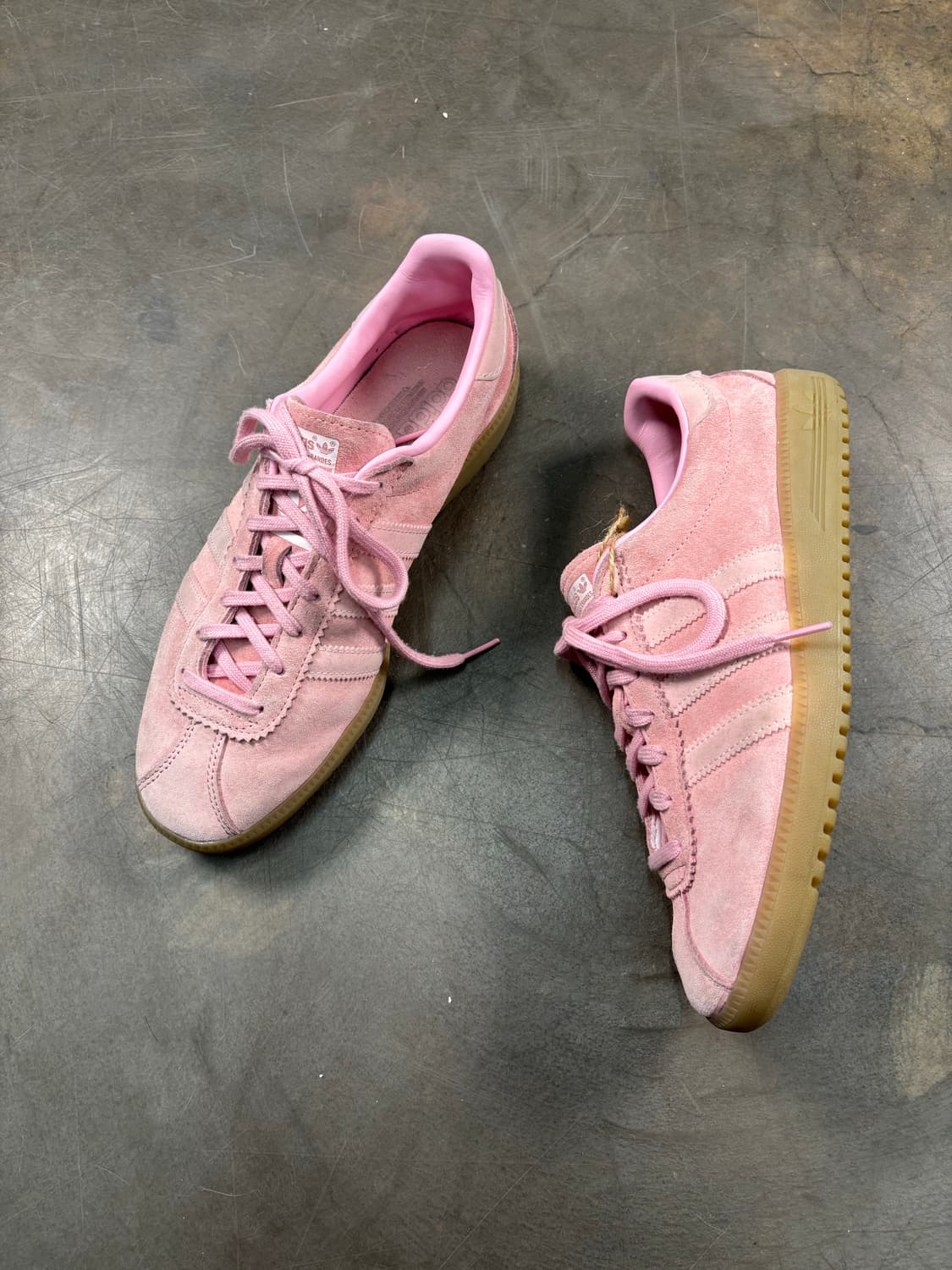 아디다스 버뮤다 글로우 핑크 스니커즈 상품이미지1