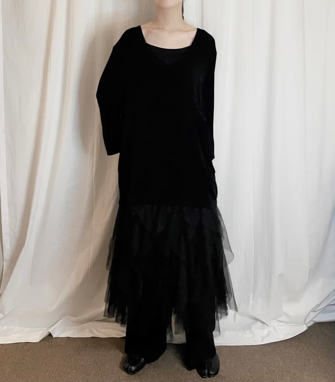 Shirring V-Neck Long Sleeve - Black 상품이미지3