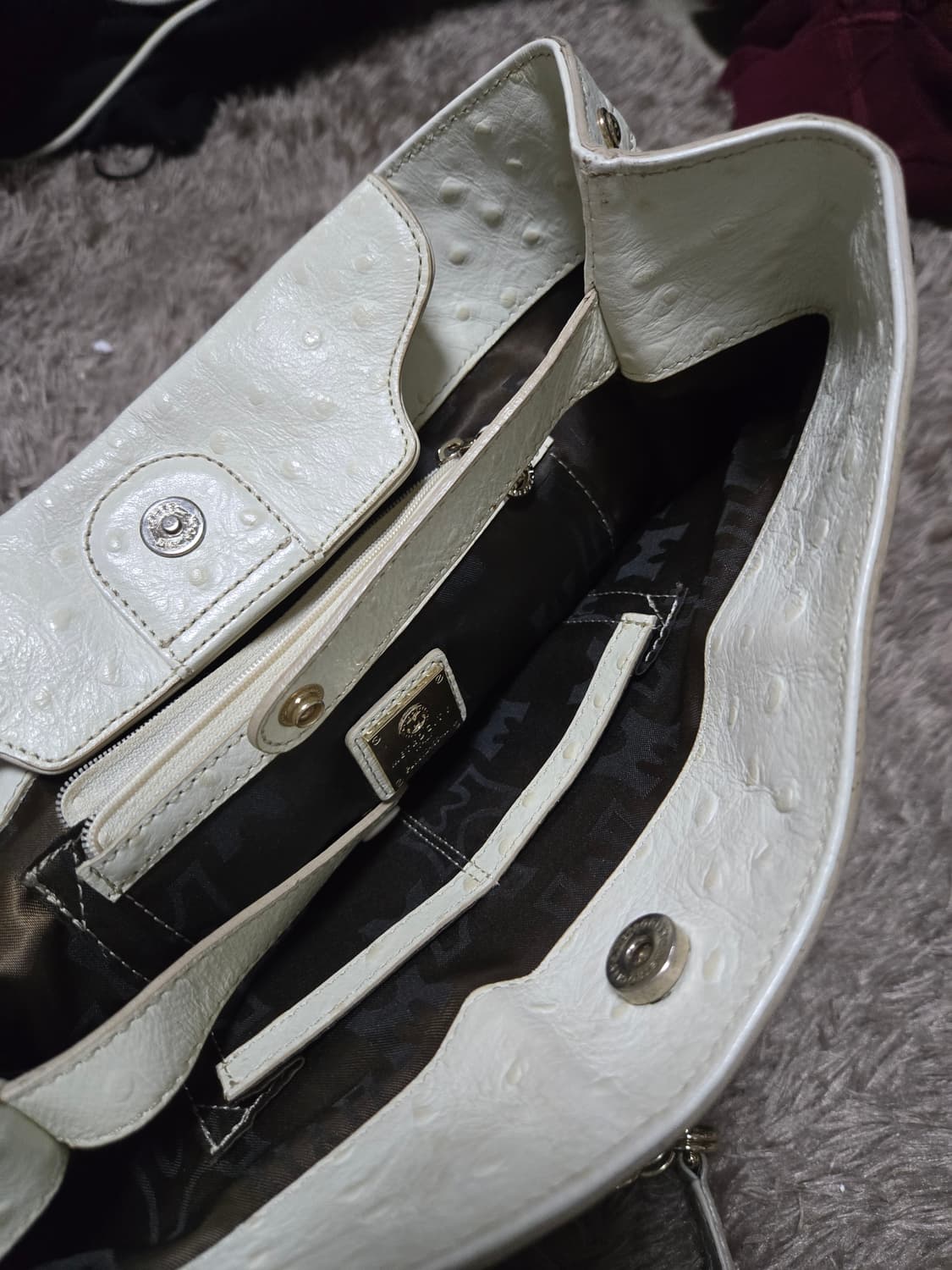 메트로시티 핸드백 토트백 가방 빈티지

2k 체인 도트 화이트 상품이미지9