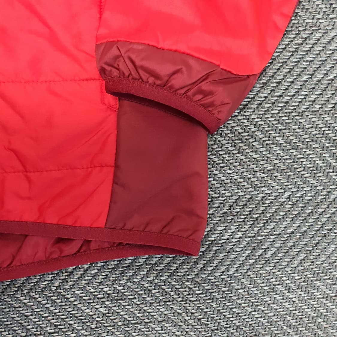 아디다스 얇은 경량패딩 남자105 상품이미지4