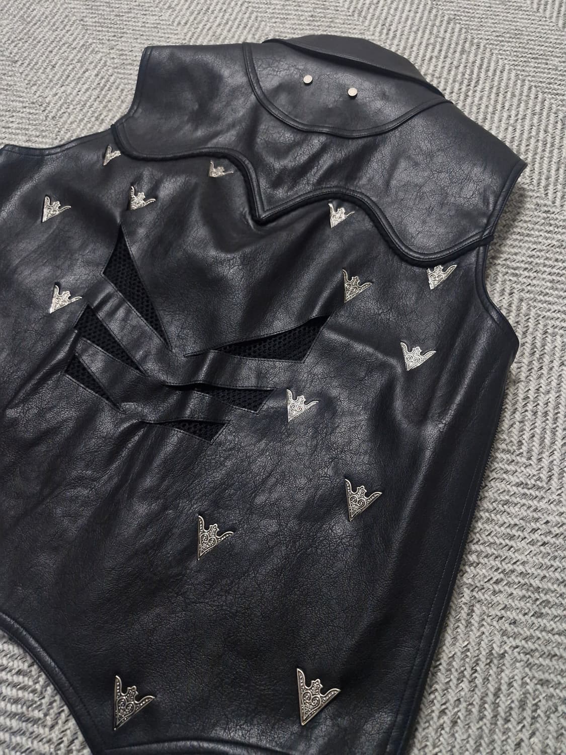 (시착만 한 새상품) 앤더슨벨 웨스턴 레더 베스트 s/m 상품이미지3