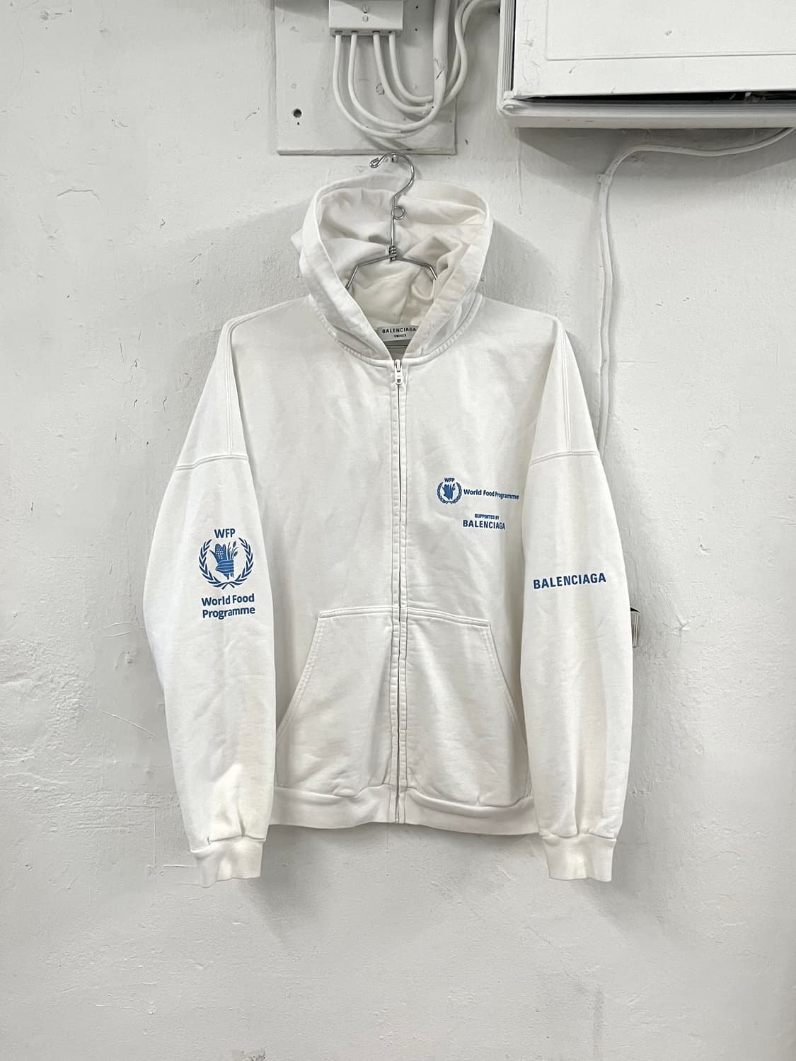 발렌시아가 2022FW WFP 후드 집업 상품이미지1