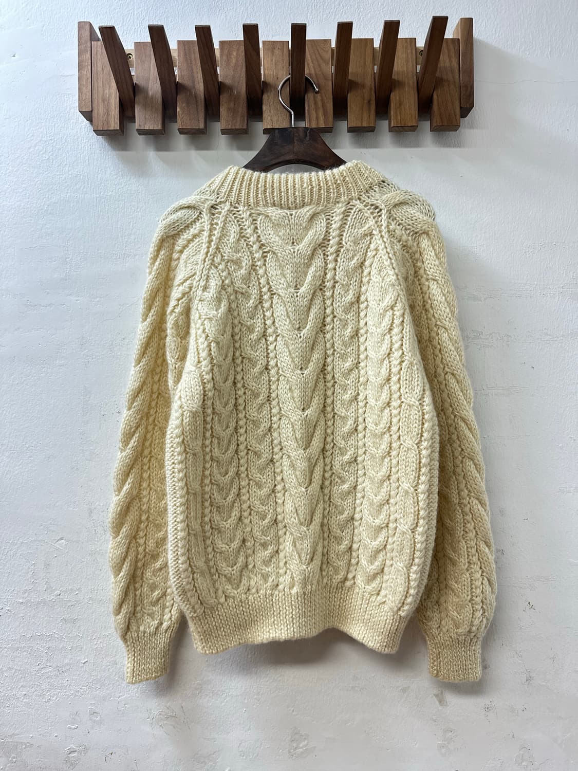 일본빈티지 HAND MADE WOOL CABLE SWEATER 상품이미지4