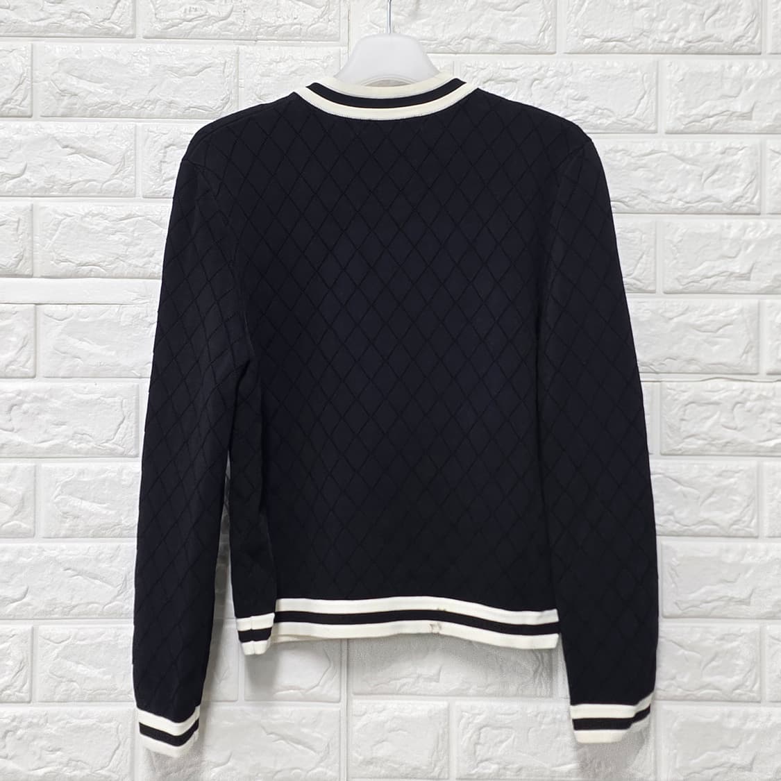 택포_ 마쥬 블랙 다이아몬드 퀼팅 금장 가디건 S 상품이미지4