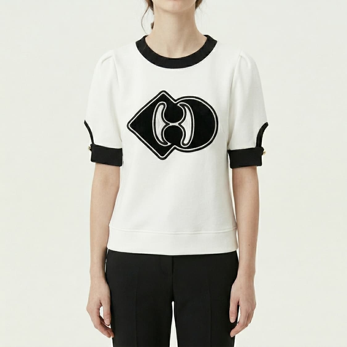 럭키슈에뜨 로고 자수 언발 버튼 맨투맨 (38) 상품이미지1