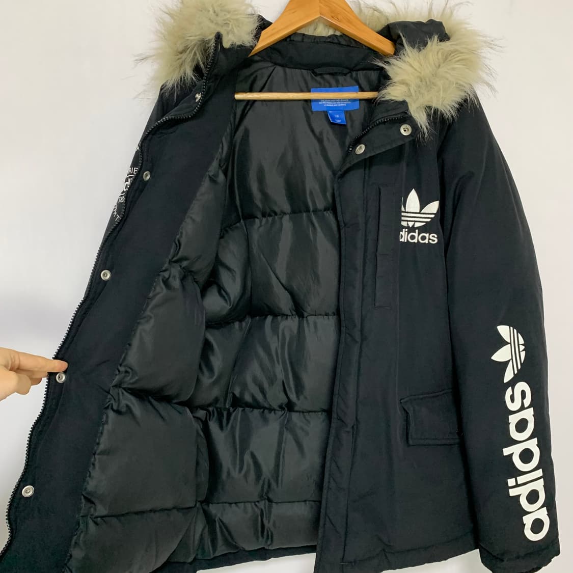 아디다스 오리지널스 블랙 패딩 점퍼 110 빈티지 남녀공용 울프죠 퍼후드 상품이미지3