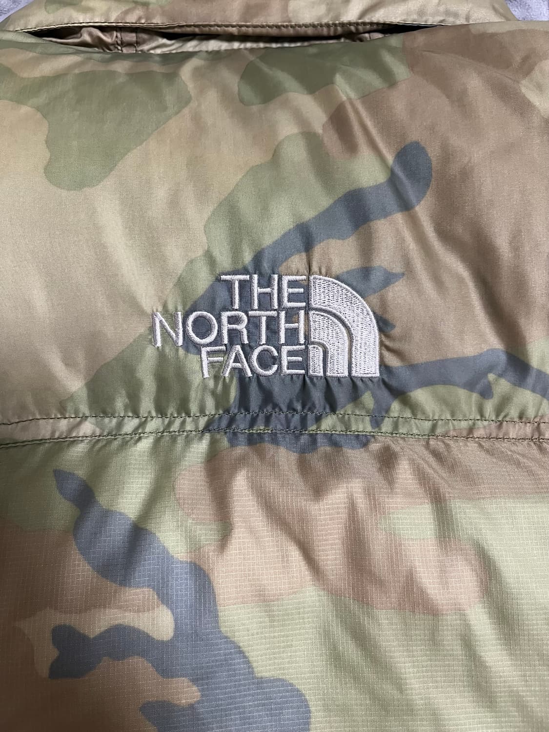 노스페이스 700 중앙로고 카모 패딩 조끼 베스트 XL 상품이미지6