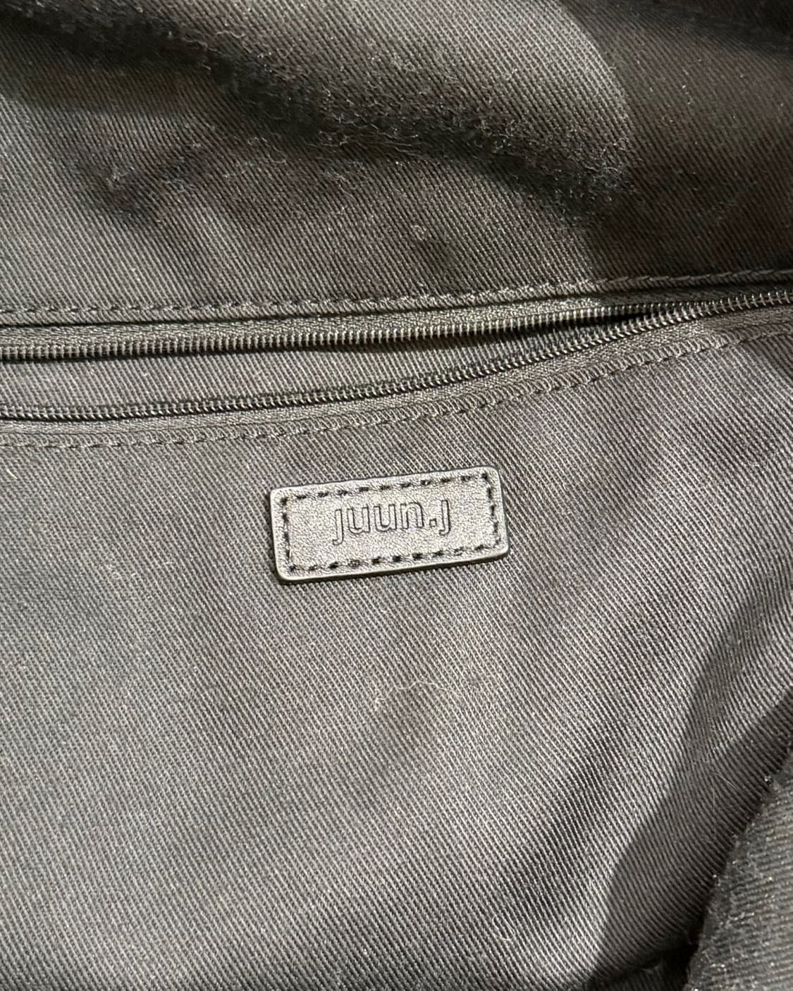 준지 블랙 레더 로고 토트백 상품이미지6