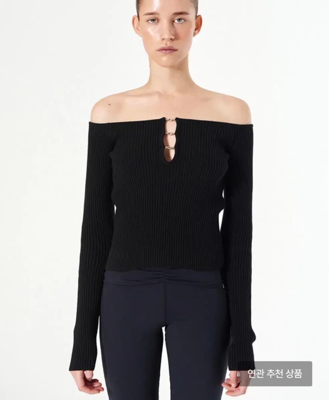 다이애그널 메탈 링 오프숄더 니트 상품이미지1