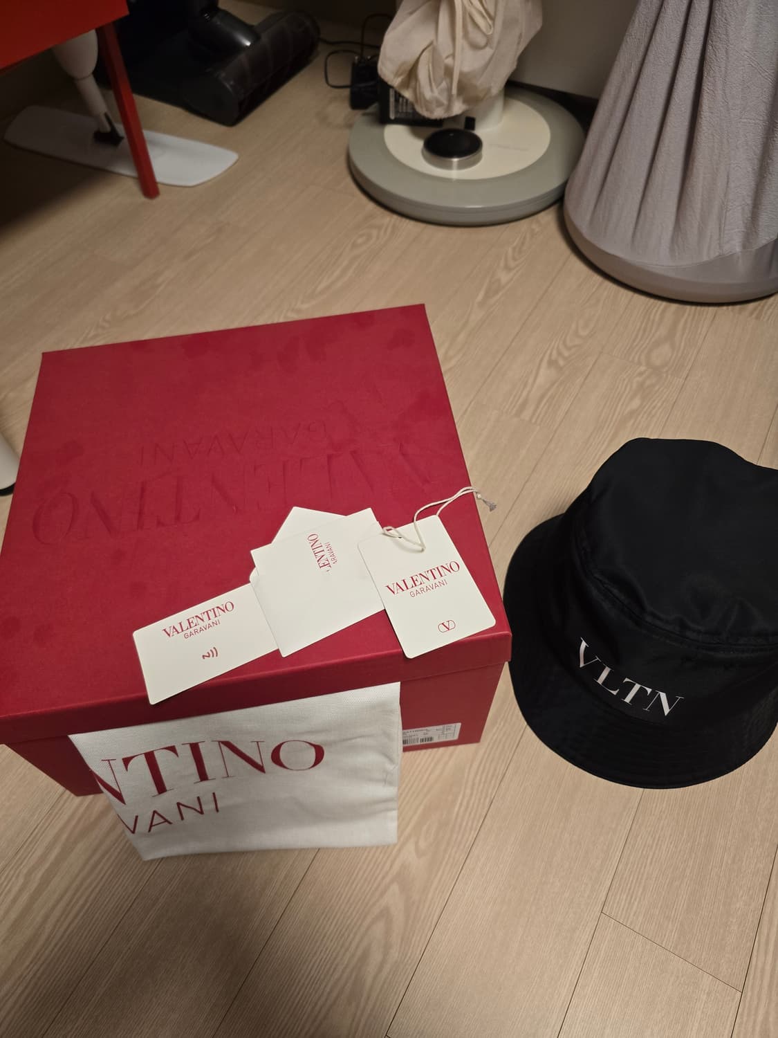 발렌티노 버킷햇 상품이미지1