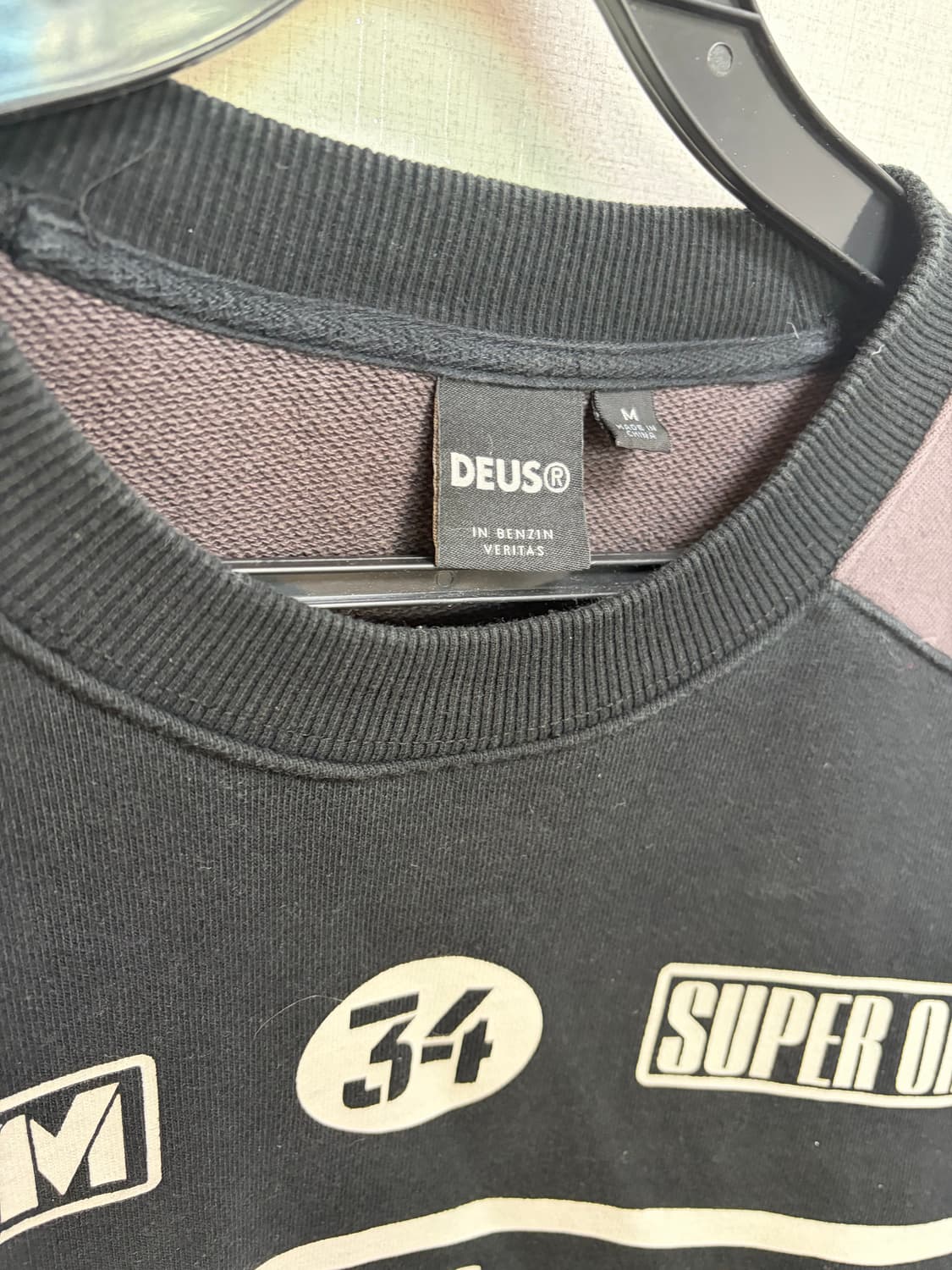 데우스 엑스마키나 맨투맨 상품이미지2