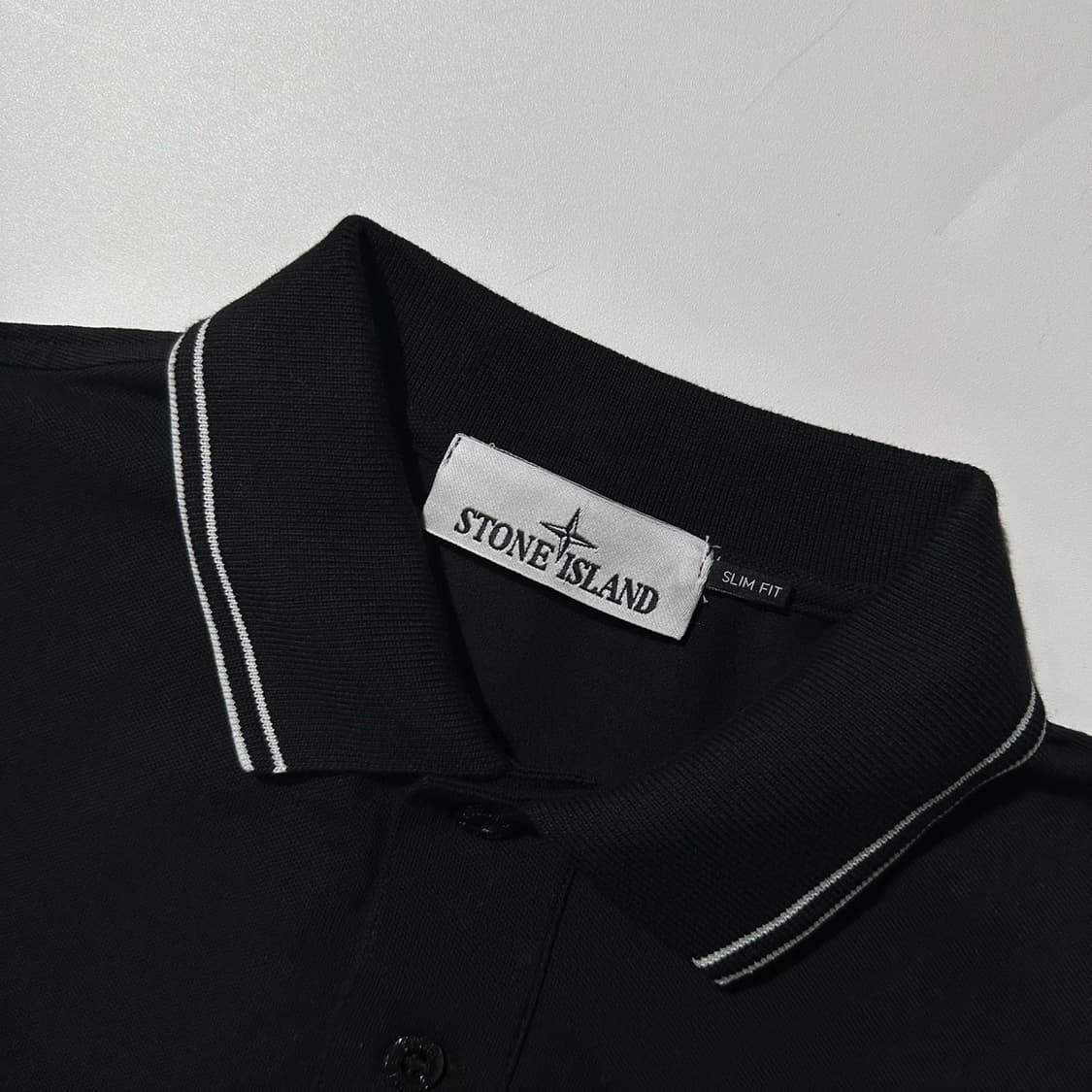 25ss 스톤아일랜드 로고 와펜 피케 카라 반팔 티셔츠 블랙 상품이미지4