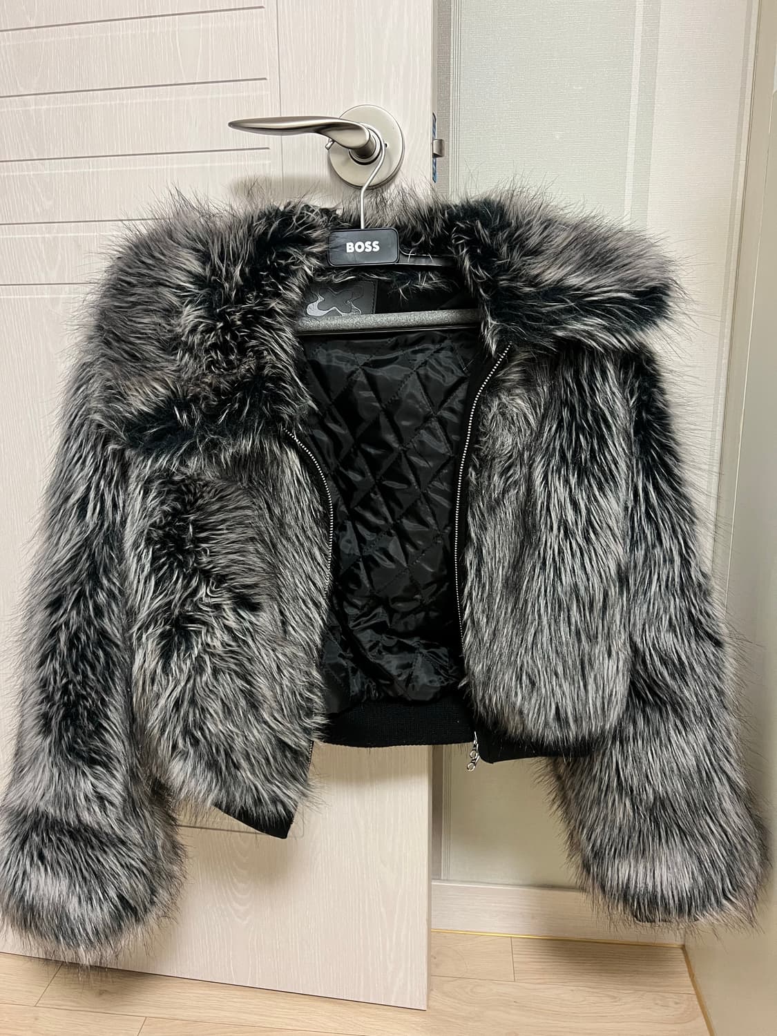 셋업이엑스이 퍼아우터 차콜 판매합니다! 상품이미지3