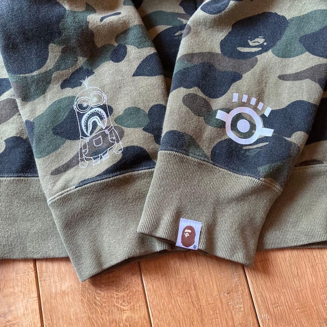 초레어 베이프 x 미니언즈 1st 카모 샤크 후드집업 녹계 상품이미지6