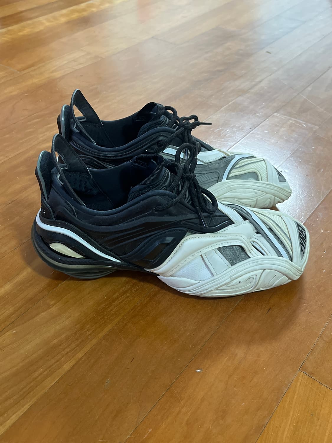 발렌시아가 타이렉스 37 상품이미지4