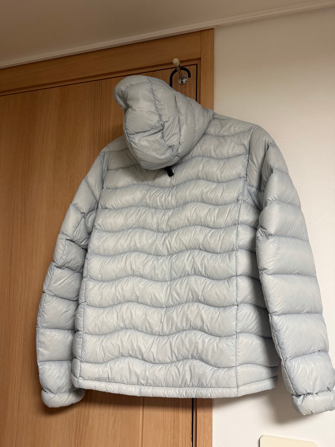 웰터 익스페리먼트 경량 패딩 라이트 그레이 색상 1size 상품이미지2