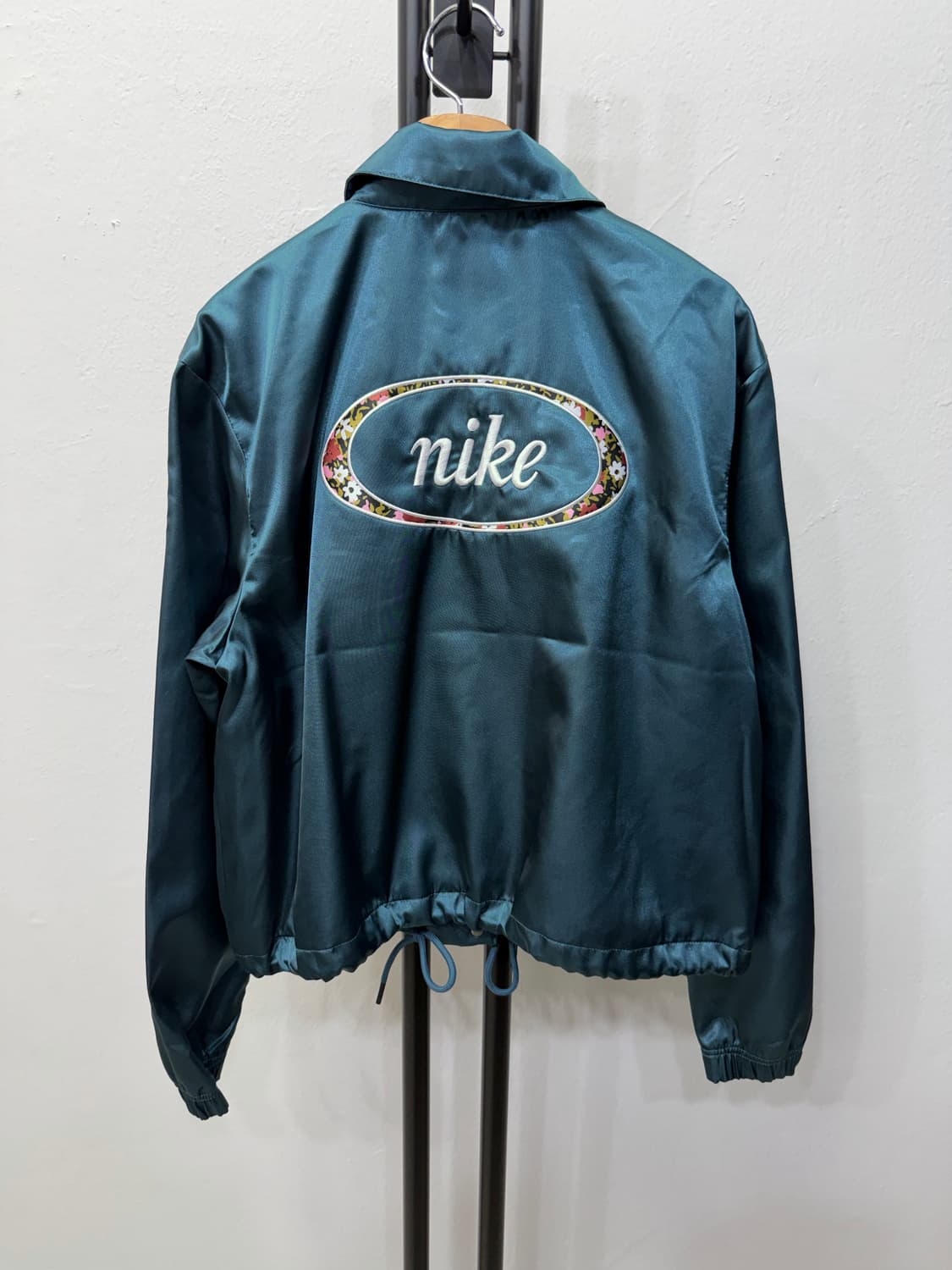 정품) 나이키 여성 루즈핏 크롭 바람막이 자켓 M 상품이미지5
