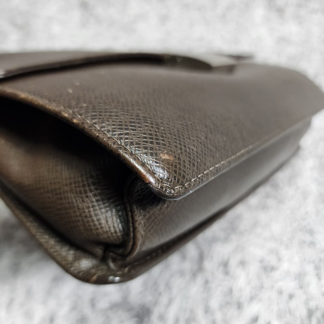 루이비통 타이가 세컨백 클러치백 상품이미지6