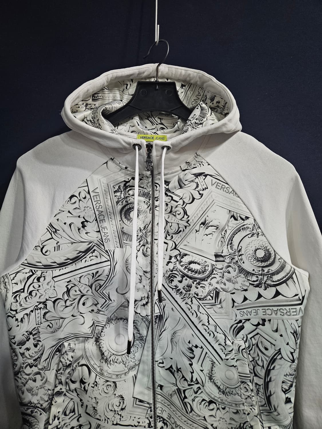 베르사체 진스 문양 화이트 남성 90~95 후드집업 자켓  상품이미지7