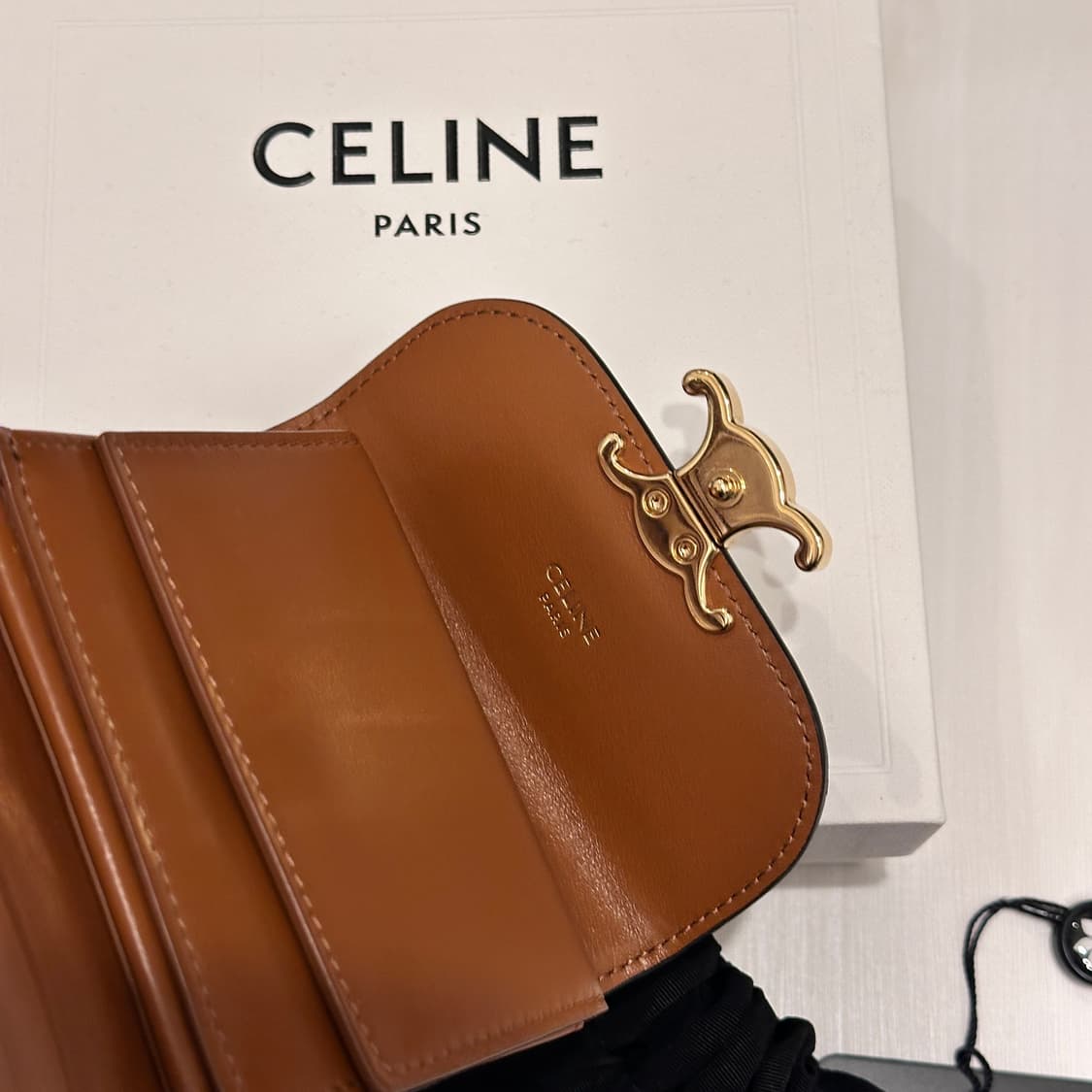 CELINE Small Flap Wallet 셀린느 트리옴프 지갑 상품이미지4
