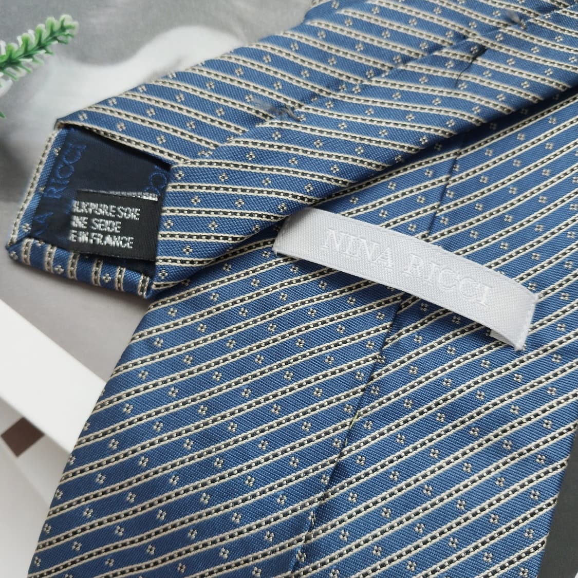 니나리치 실크 블루 스트라이프 넥타이 9cm B등급 K915
 상품이미지4