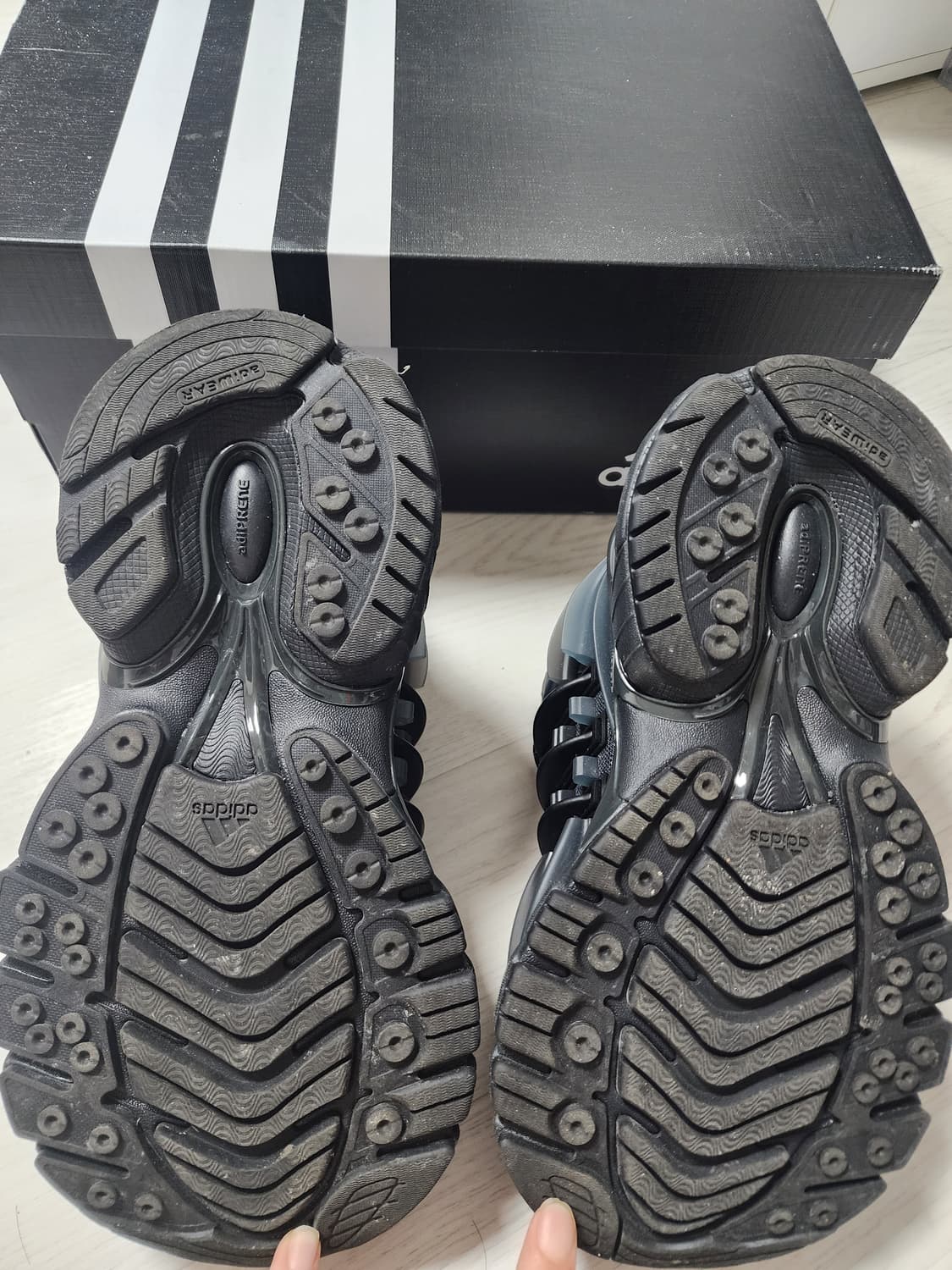 255)아디다스 퍼렐 윌리엄스 버지니아 아디스타 젤리피쉬 트리플 블랙 상품이미지5