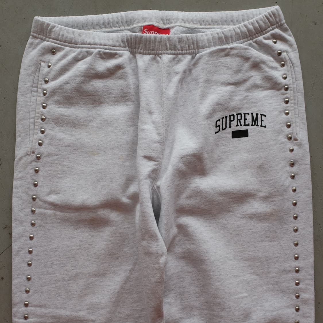 2018FW Supreme Studded Sweat Pants 상품이미지3